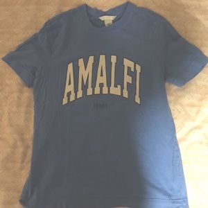 Cute trendy blue H&M short sleeved t-shirt top!